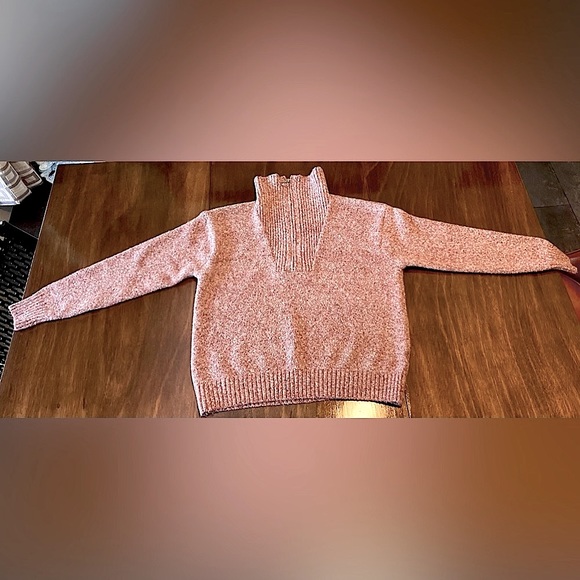 Old Navy knit sweater. 20 in from armpit to armpit. Length 21.5 inches. - Picture 1 of 10